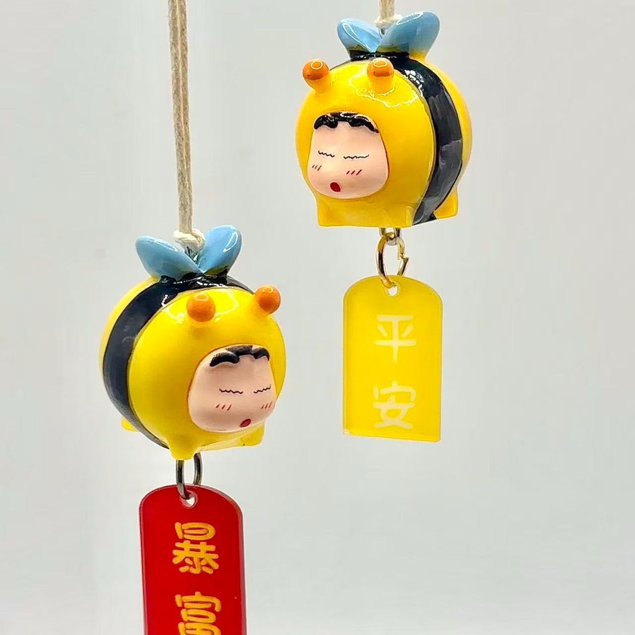 Car Mirror - Figurina Cosplay di Crayon Shin-chan Bee,